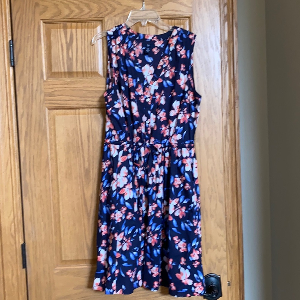 Gap Floral Dress Size 10. Never worn.